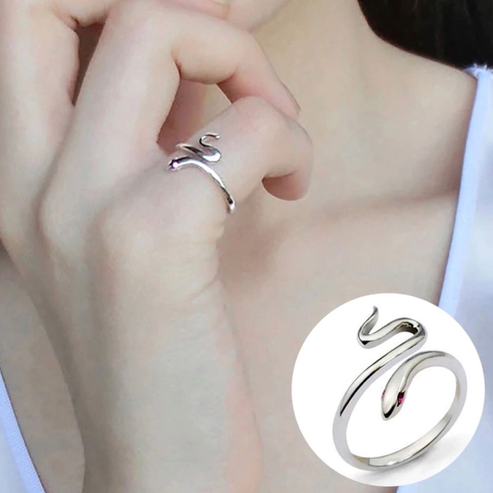 ✨✨Snake Pink Eye Ring✨✨